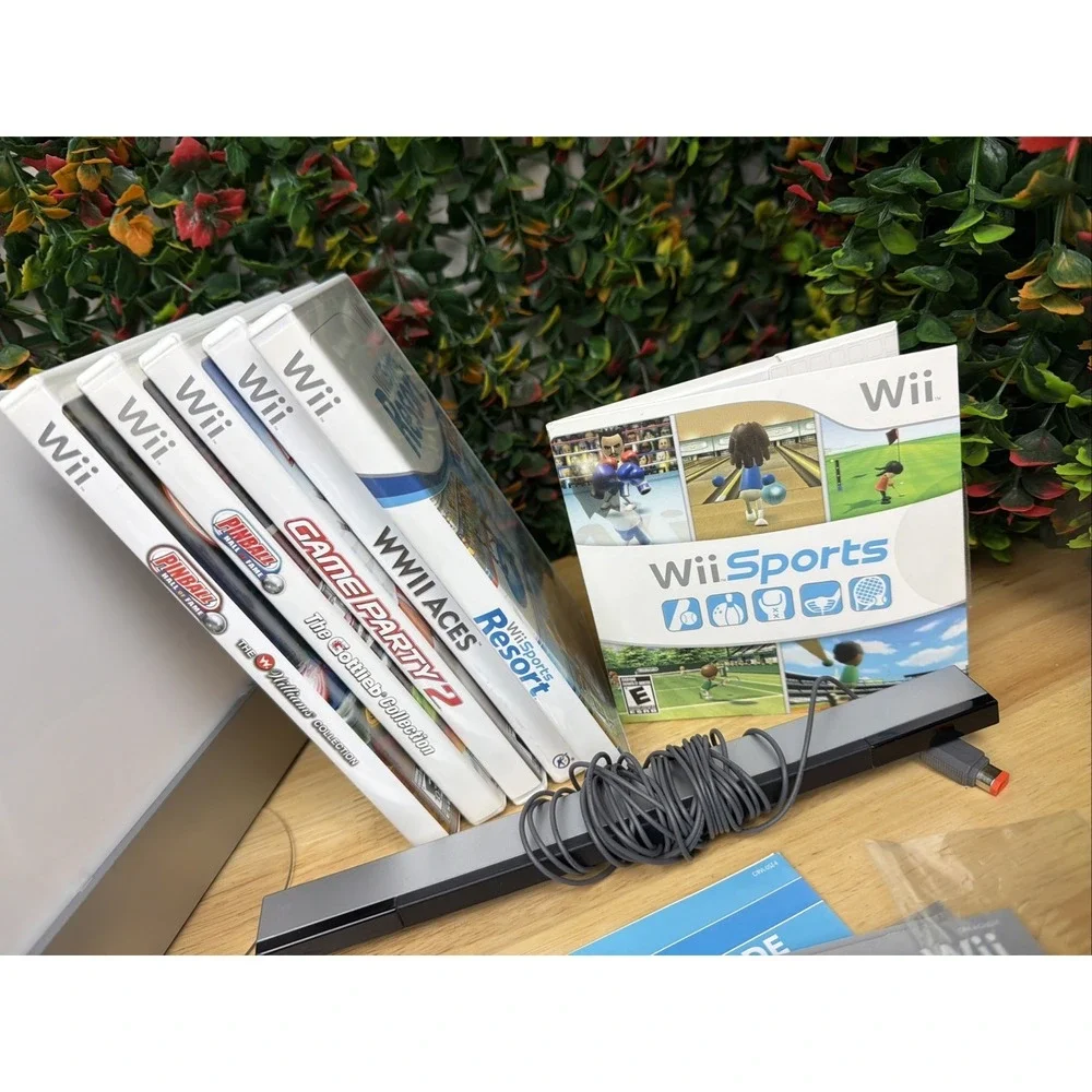 Nintendo Wii Sports Bundle, 2 Controllers + Nunchuck + 6 Games Lot (TESTED)